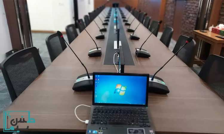 میز مناسب مانیتور دو طرفه کنفرانسی