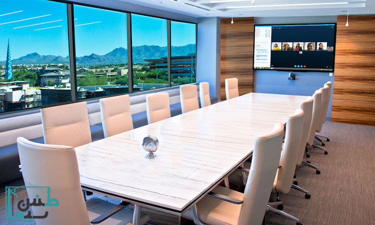 تأثیر تجهیزات مدرن بر افزایش کیفیت ارتباطات در سالن‌های کنفرانس